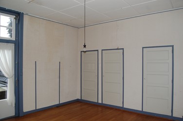 <p>Kastenwand in het vertrek rechts achter op de verdieping. </p>
